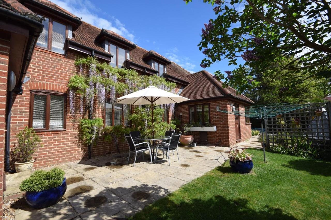 Wisteria Way, Tangmere Exterior photo