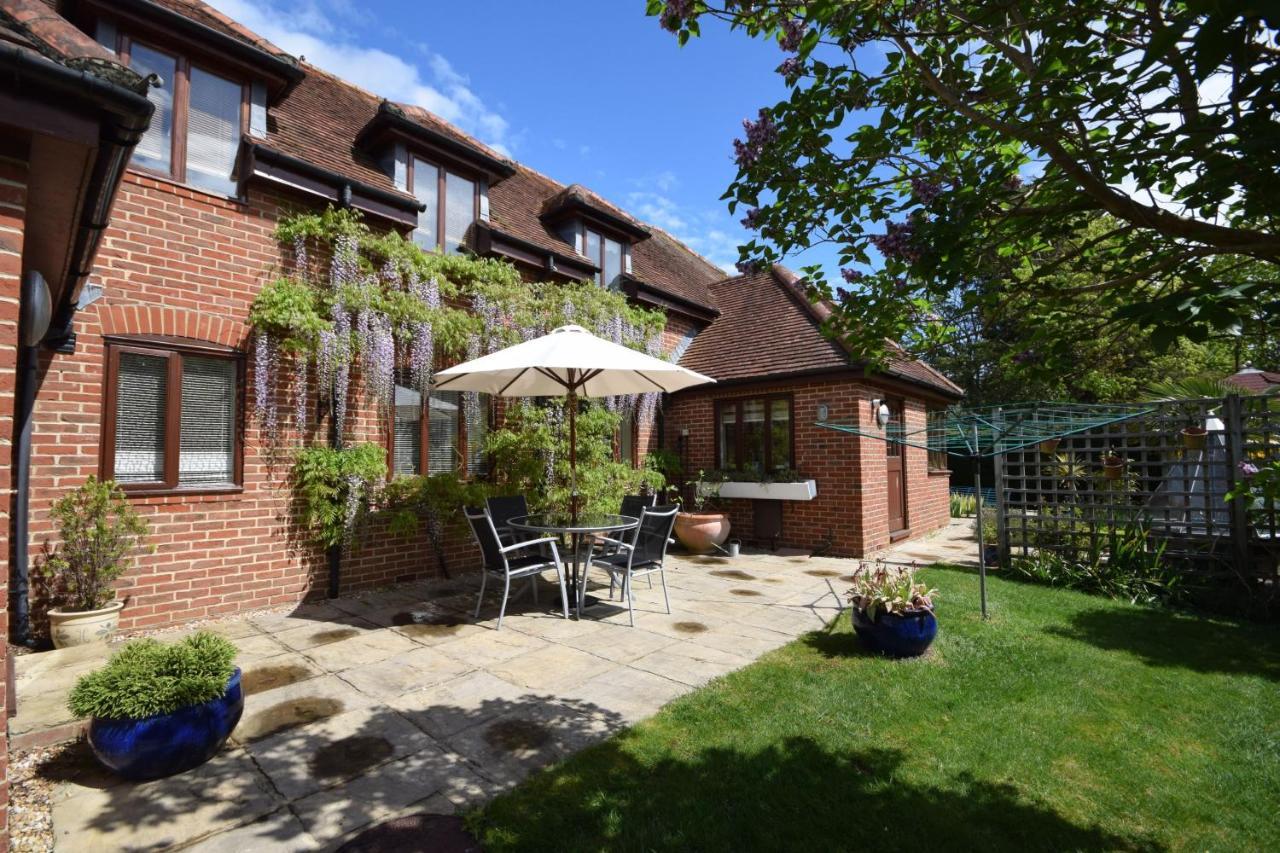 Wisteria Way, Tangmere Exterior photo