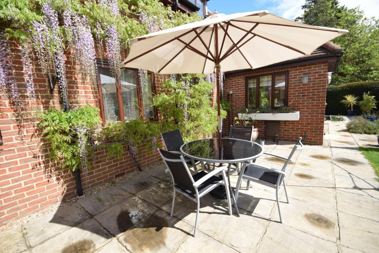 Wisteria Way, Tangmere Exterior photo